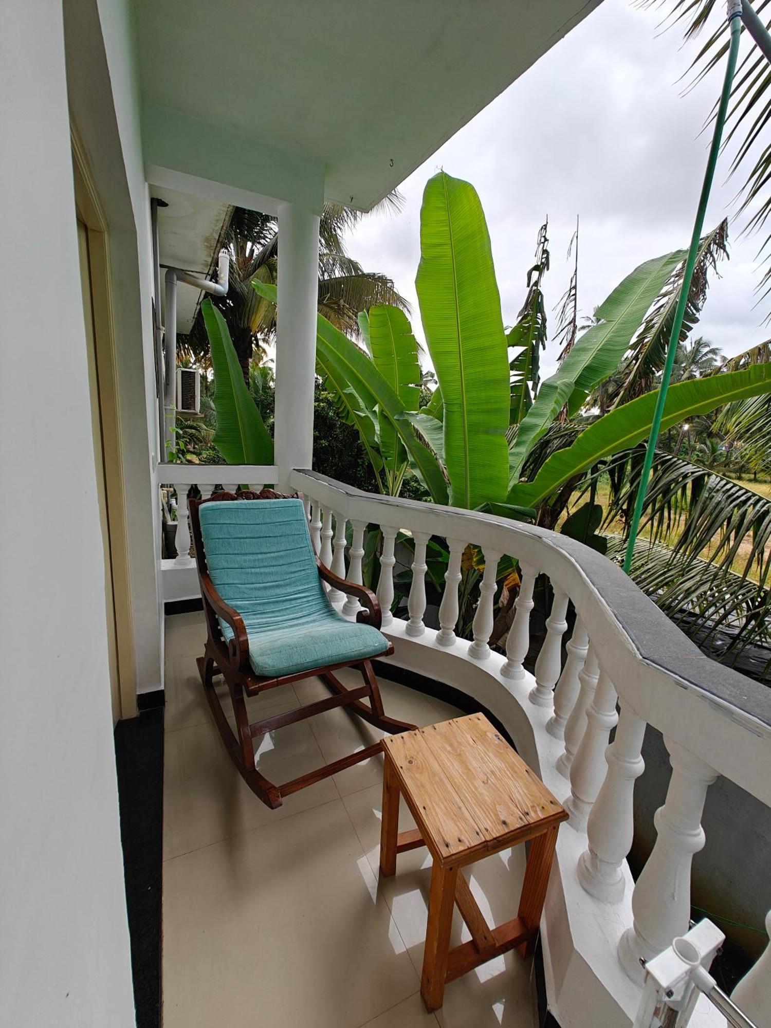 Homestay Sols Backyard *